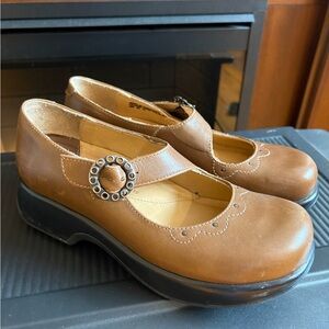 Elegant Brown Dromedaris Mary Jane Flats